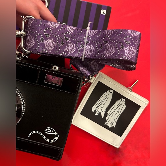 Beetlejuice Lydia Deetz Camera Crossbody Bag Purse Halloween Tim Burton NEW🖤 - Picture 2 of 11